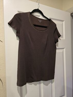 Liz Claiborne Chocolate Brown Short Sleeve Scoop Neck Top with Stud Accents